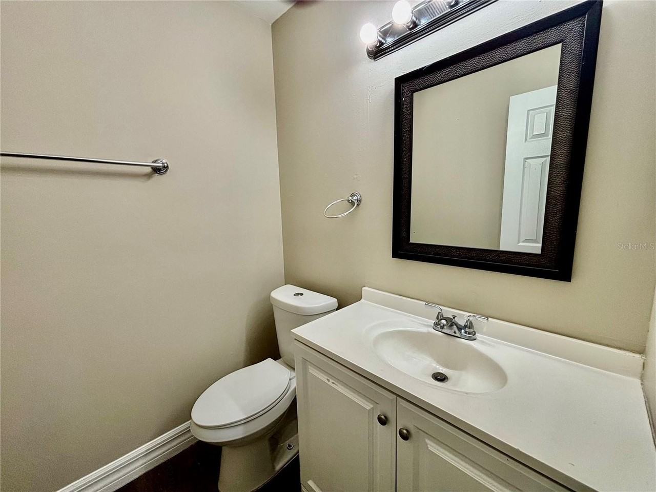 504 Blackbird Ln - Photo 7 of 22