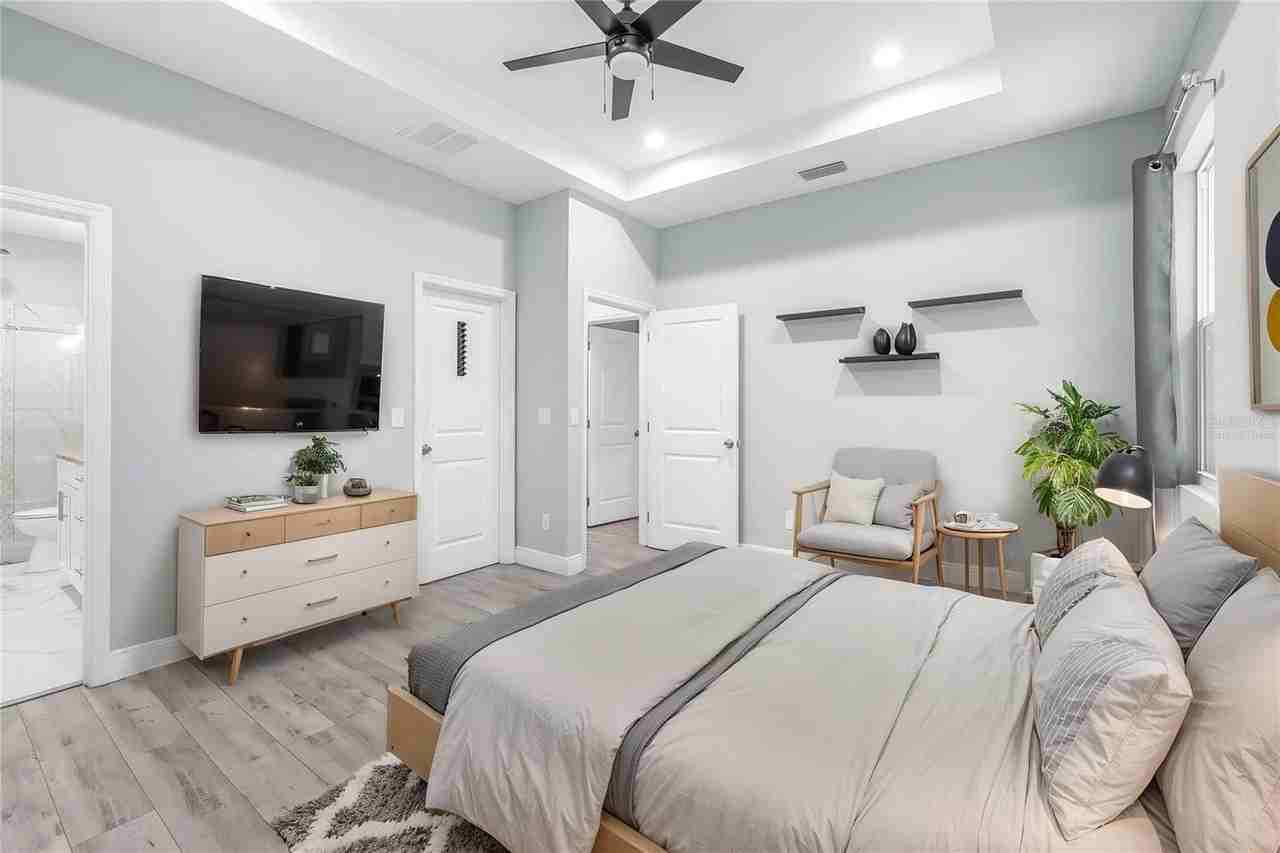 1505 E North Bay St - Photo 4 of 50