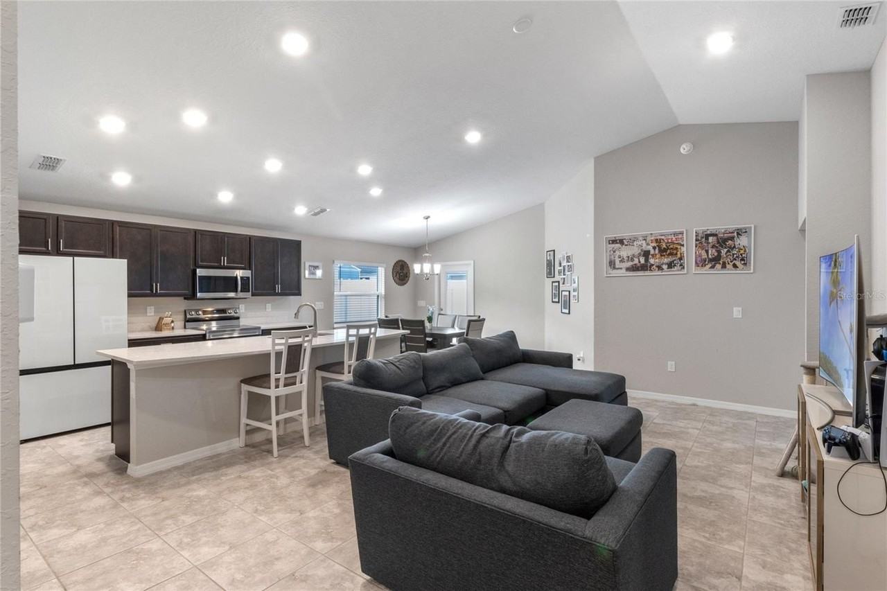 524 Scenic Bluff Blvd - Photo 5 of 23