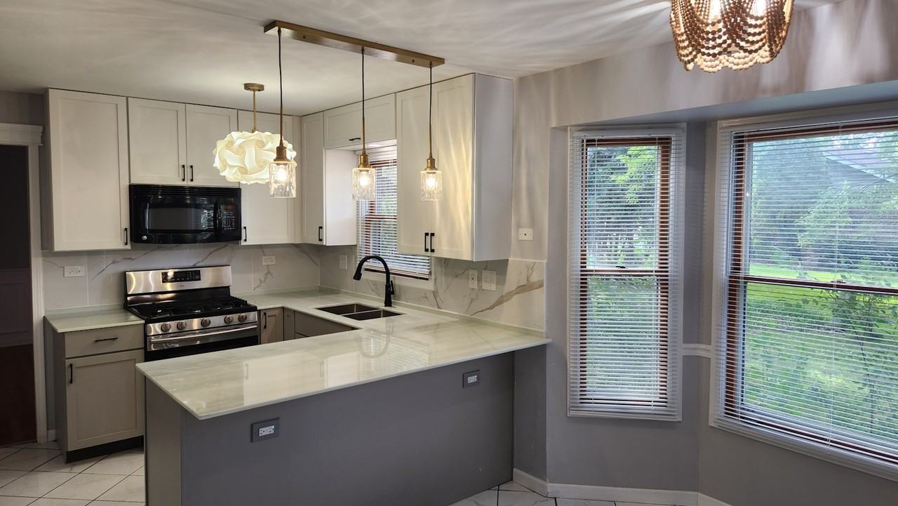 3250 Drew Street - Photo 5 of 25