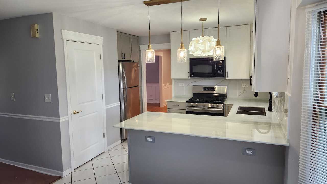 3250 Drew Street - Photo 6 of 25