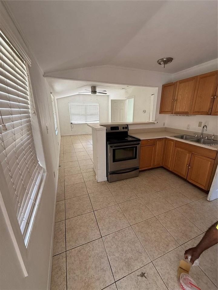 345 22nd Ave S #B - Photo 2 of 14