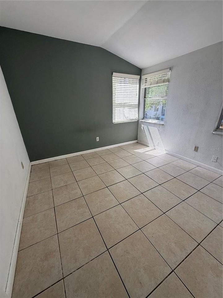 345 22nd Ave S #B - Photo 3 of 14