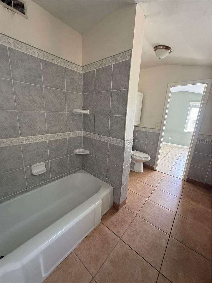 345 22nd Ave S #B - Photo 5 of 14