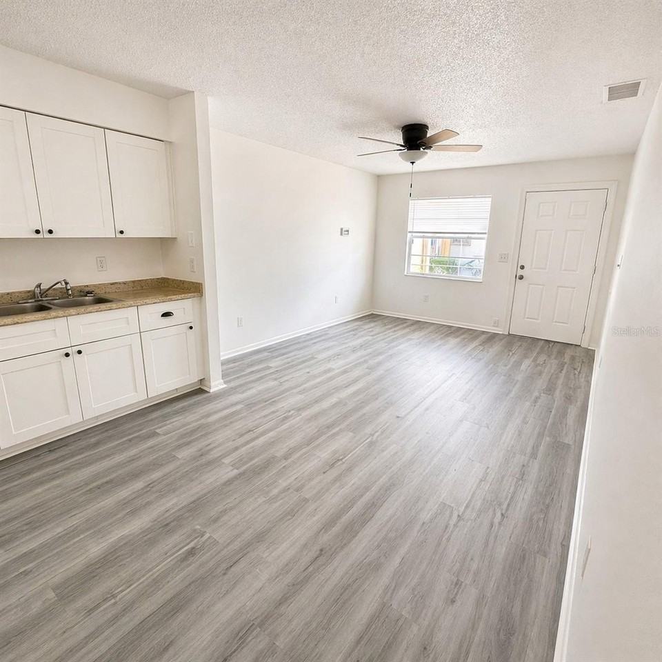 8305 N Marks St #B - Photo 7 of 14