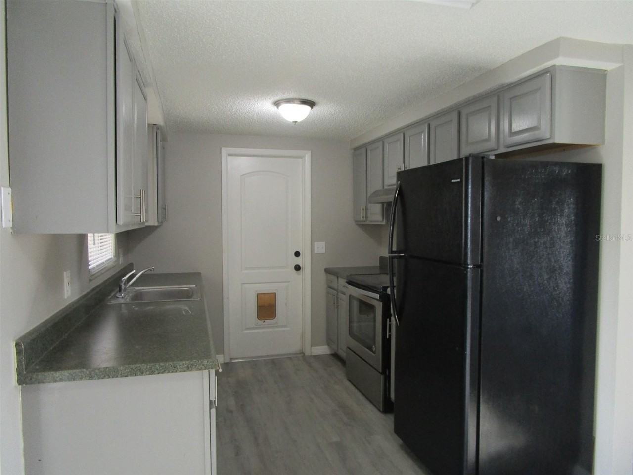 11611 Constance Dr - Photo 6 of 28