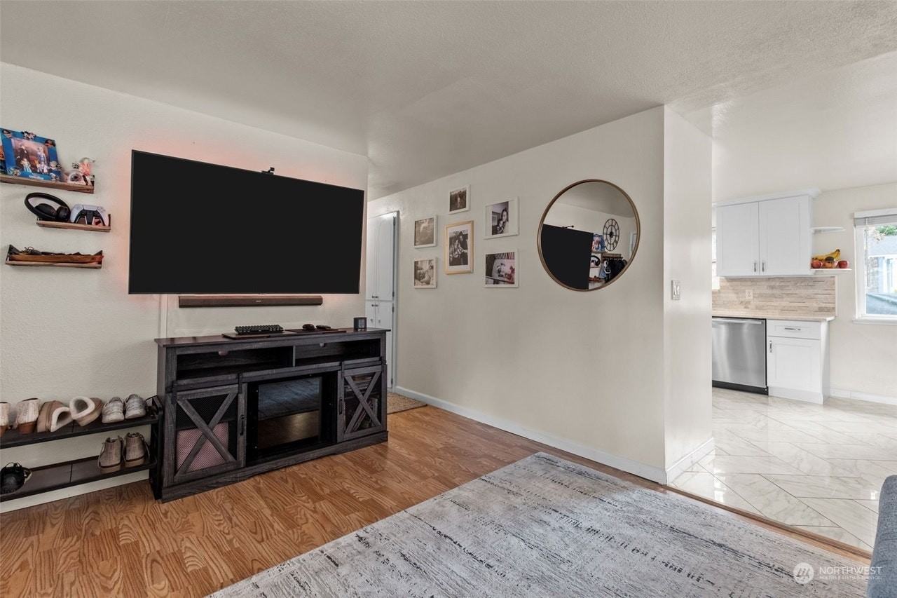 2205 29th Ave SE - Photo 3 of 38