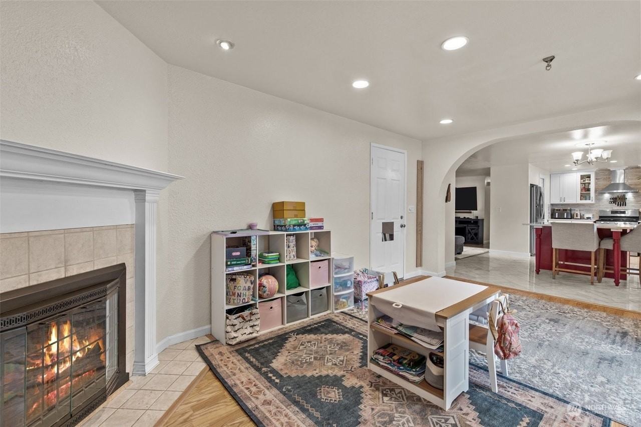 2205 29th Ave SE - Photo 5 of 38