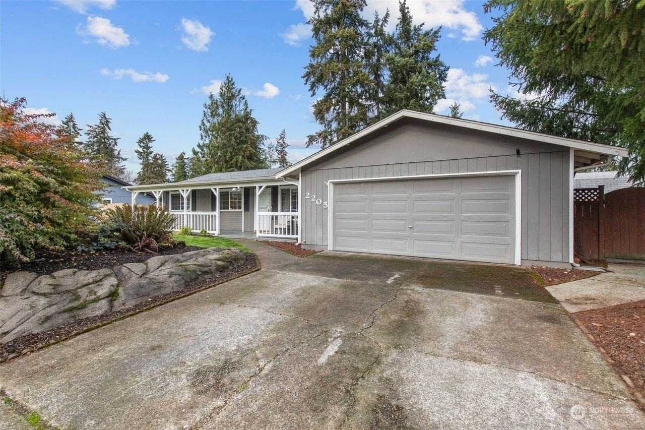 2205 29th Ave SE - Photo 7 of 38