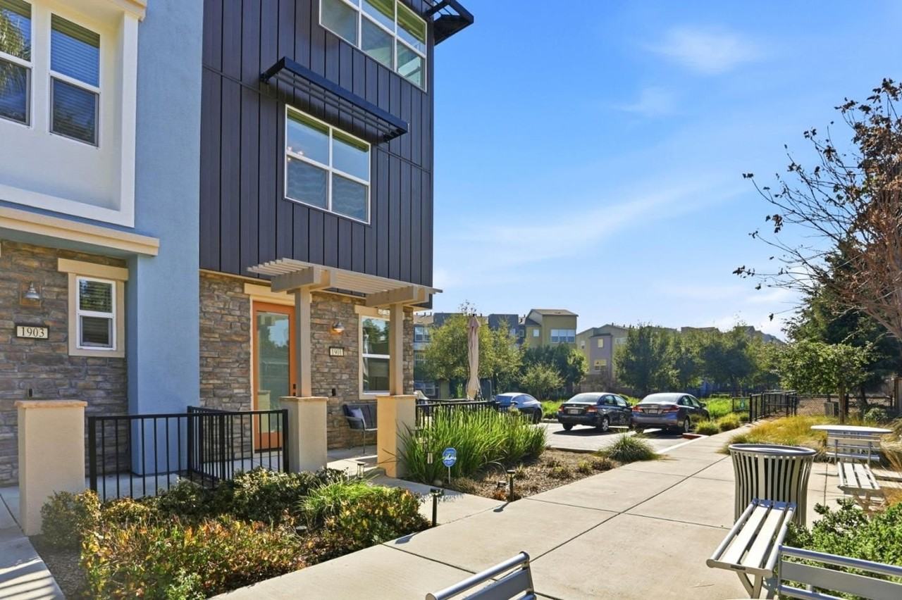 1901 Nevets Ln - Photo 2 of 32