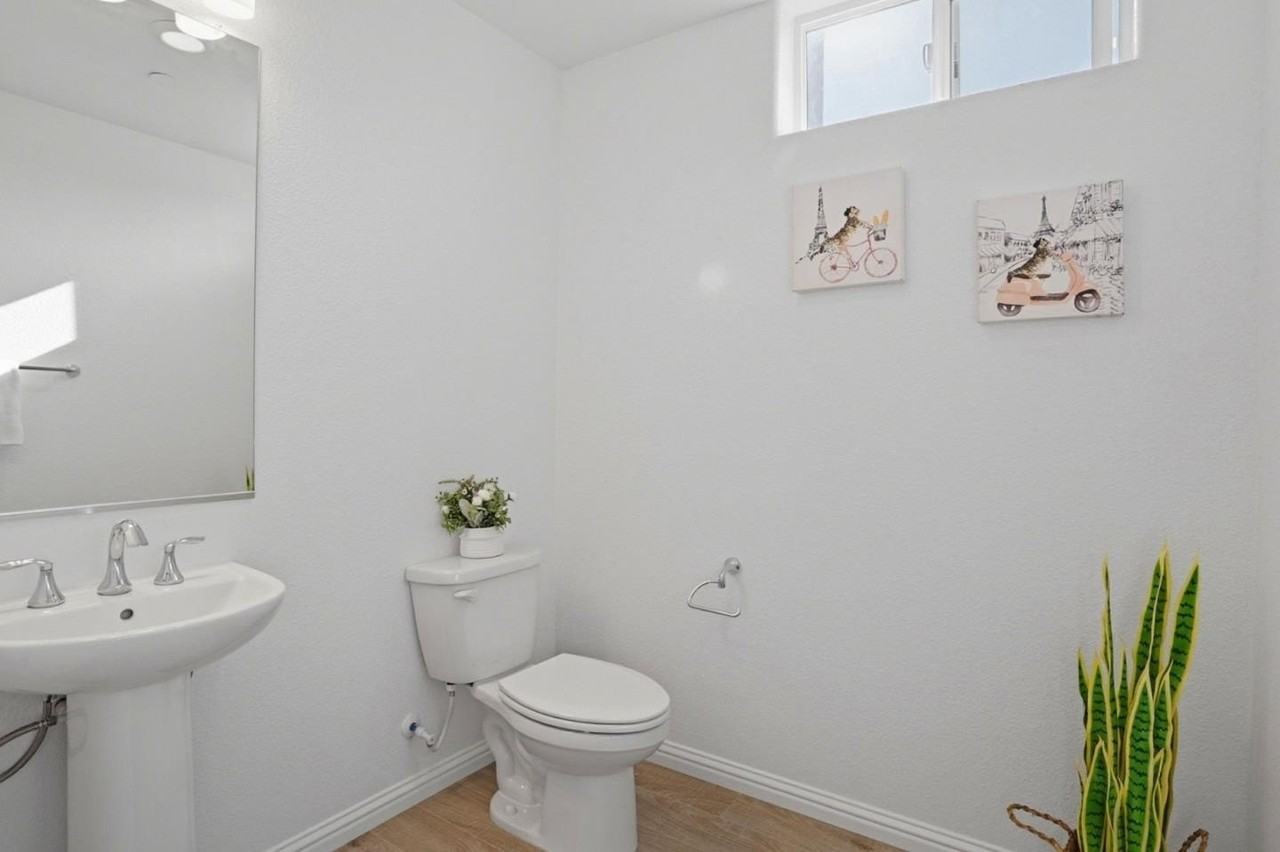 1901 Nevets Ln - Photo 6 of 32