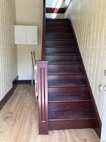 226 Glen Cove Ave #2ndFL - Photo 2 of 9