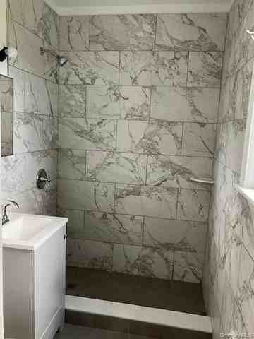 226 Glen Cove Ave #2ndFL - Photo 6 of 9