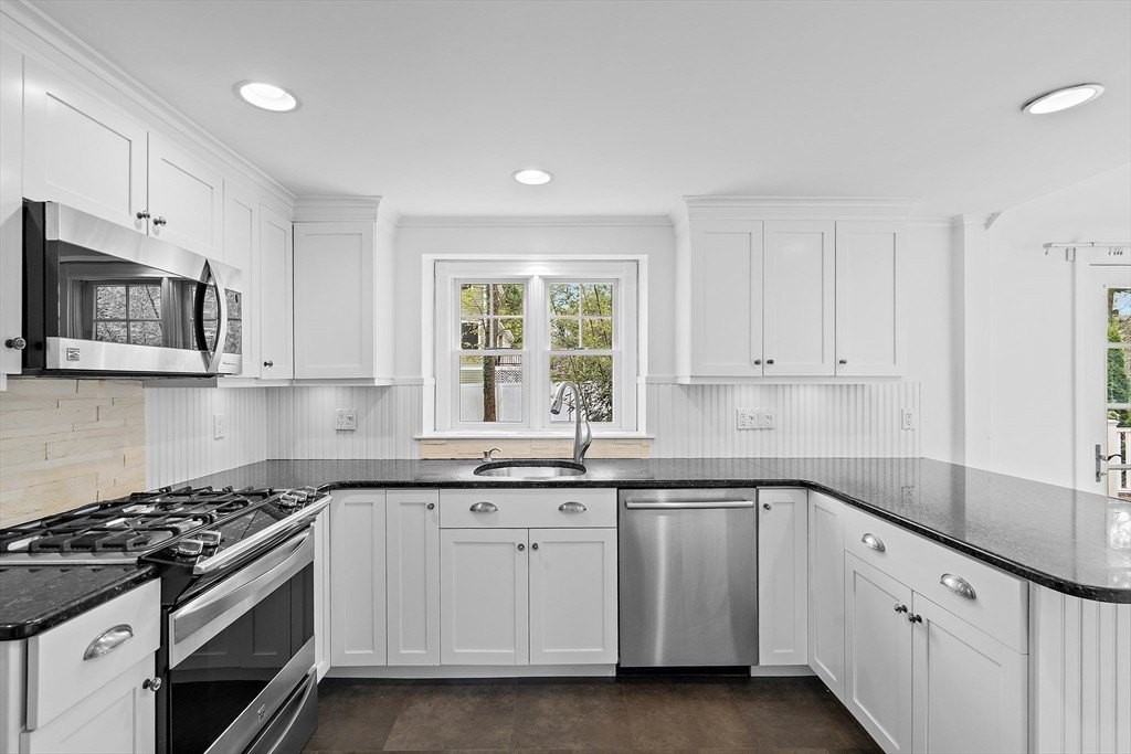 2270 Massachusetts Ave - Photo 6 of 33