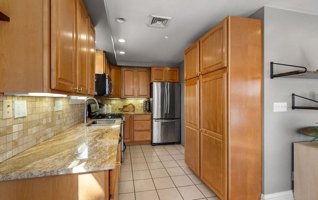 15 Lexington Ter #1 - Photo 7 of 13