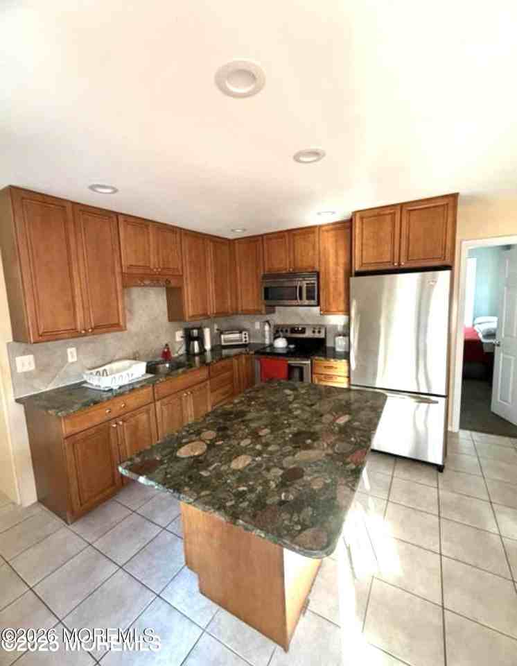 60 Sherman Ave #B - Photo 2 of 16