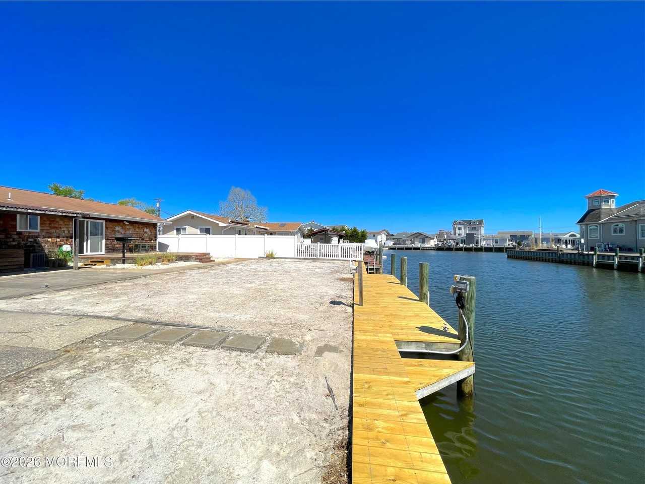 1813 Capstan Dr - Photo 4 of 37