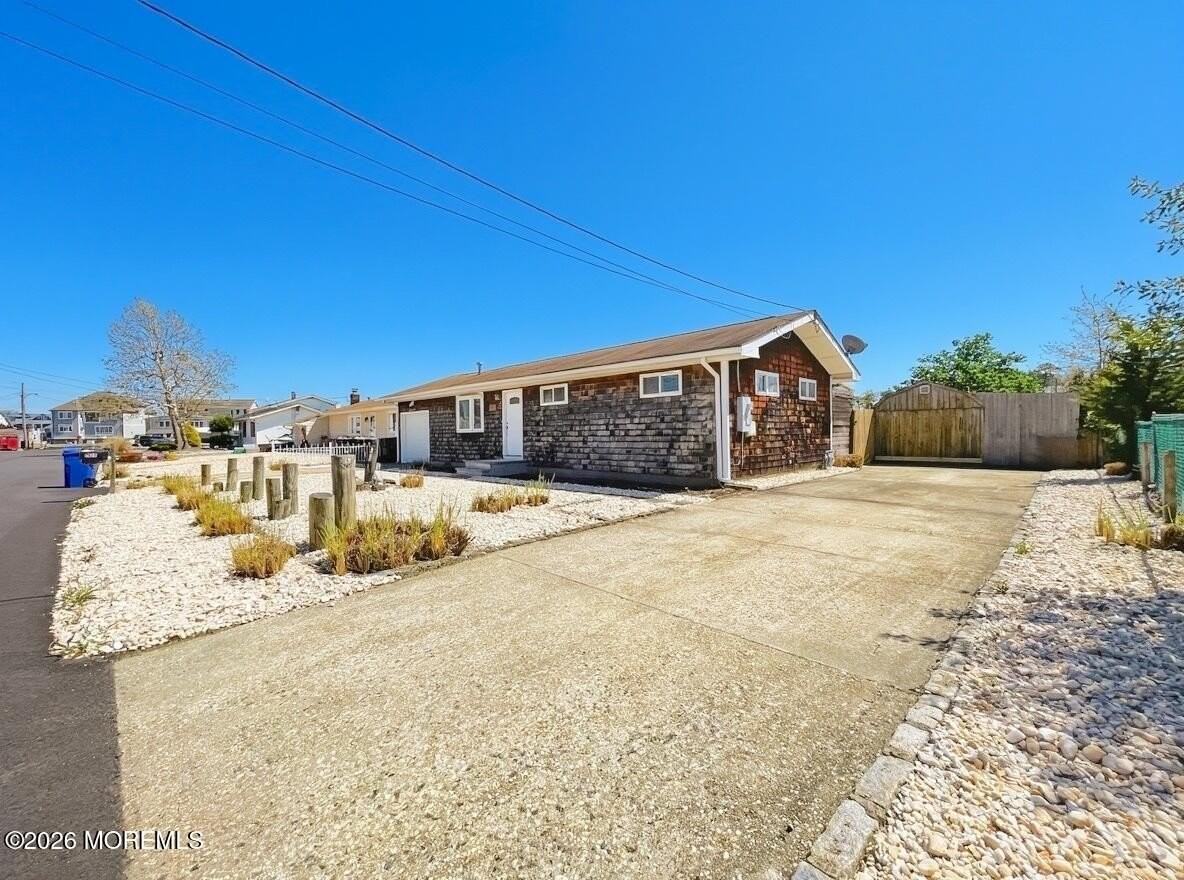 1813 Capstan Dr - Photo 7 of 37