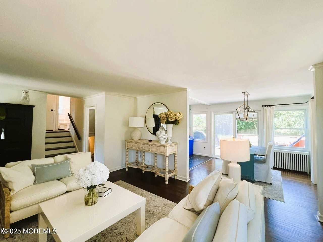 370 Macarthur Ave - Photo 3 of 26