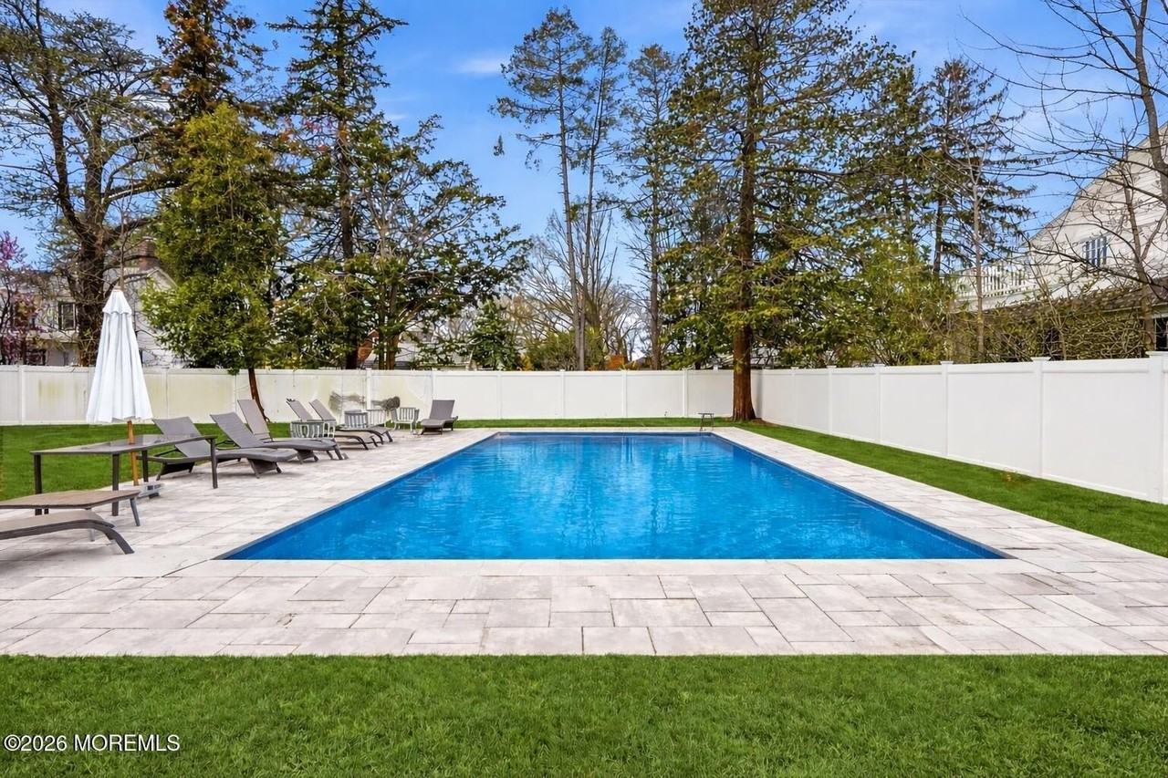 309 Cedar Ave - Photo 2 of 33