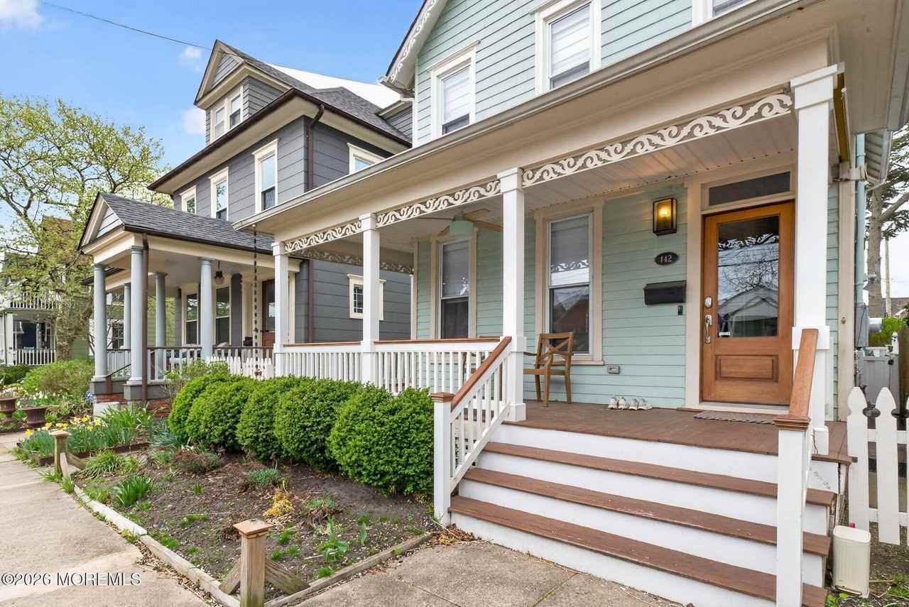 142 Heck Ave - Photo 2 of 38