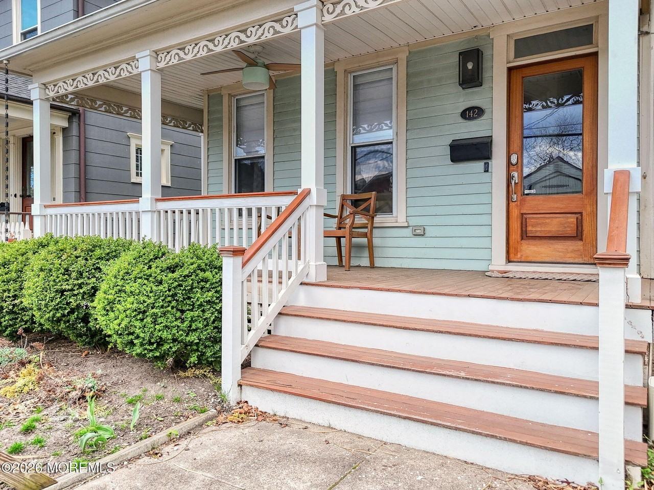 142 Heck Ave - Photo 3 of 38