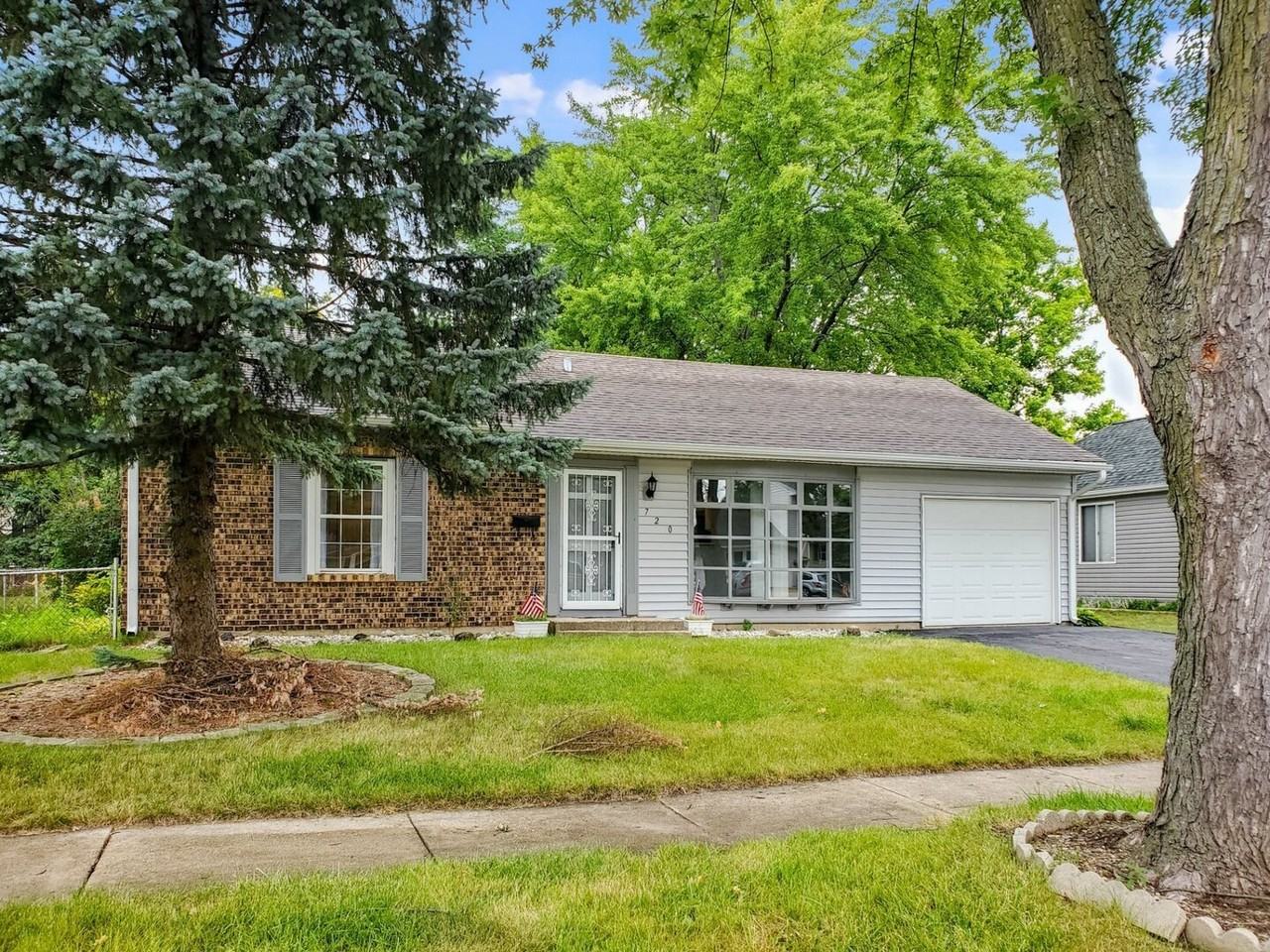 720 Country Ln S - Photo 2 of 28