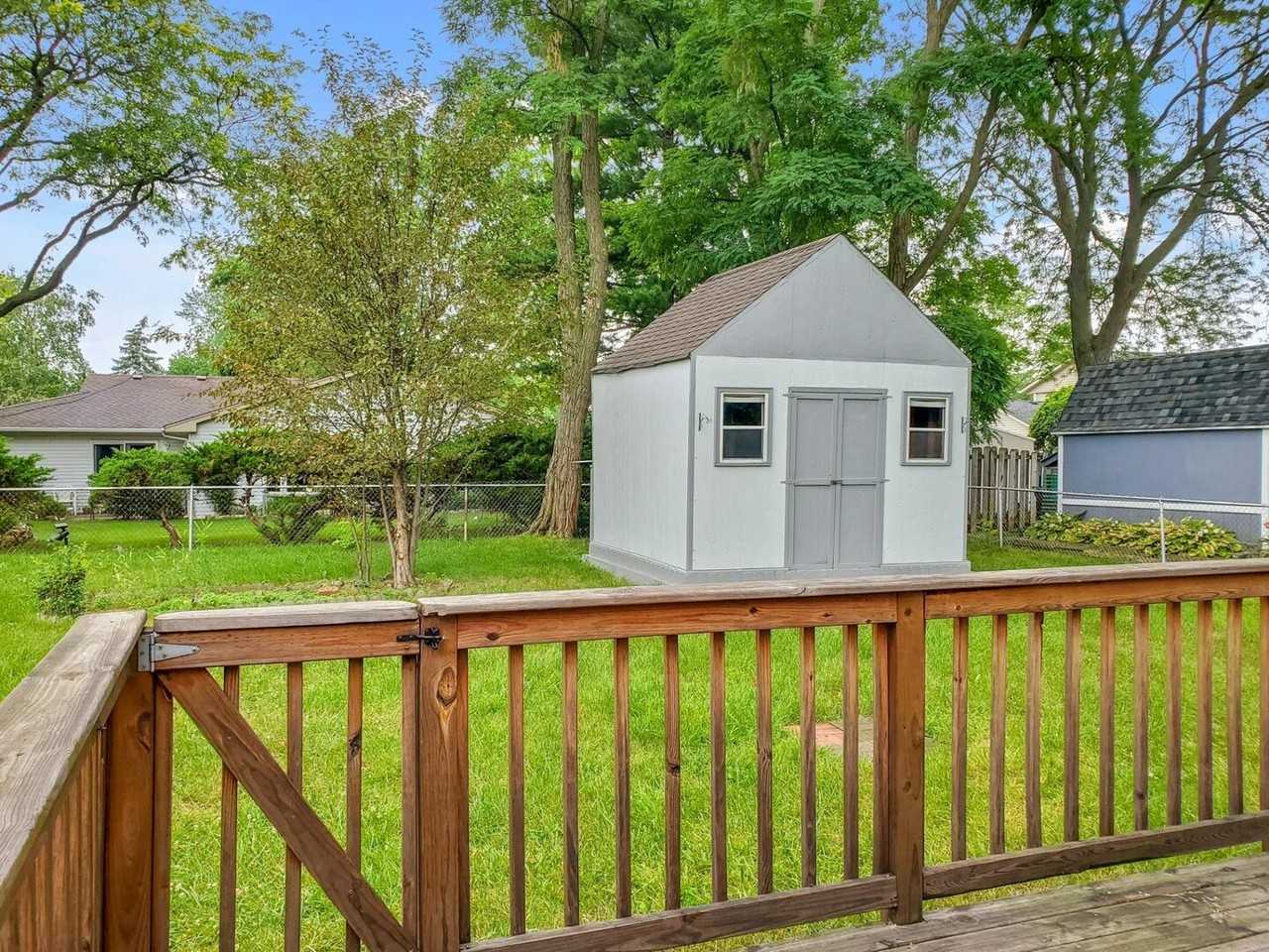 720 Country Ln S - Photo 5 of 28