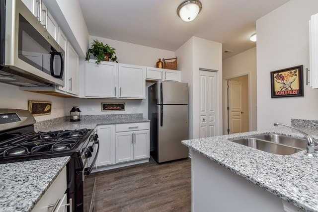 1263 Comiskey Ave - Photo 3 of 18