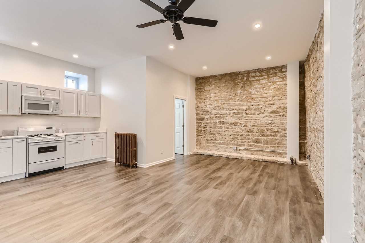 226 E Illinois St #6 - Photo 3 of 15