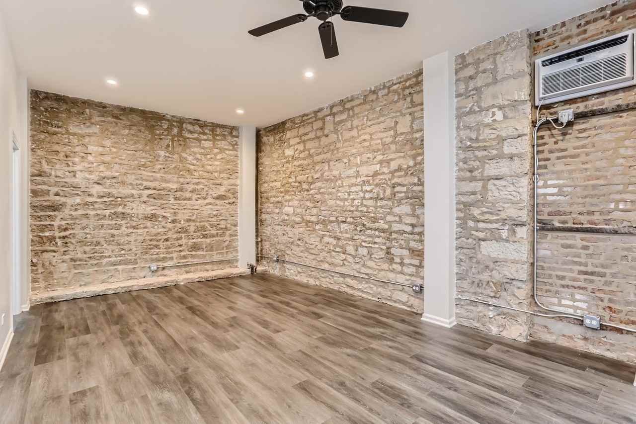 226 E Illinois St #6 - Photo 4 of 15