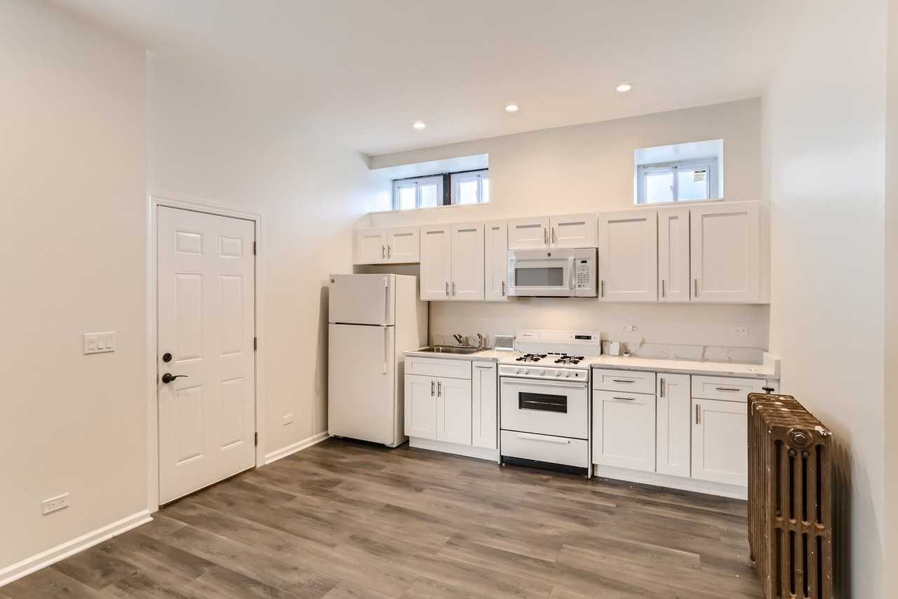 226 E Illinois St #6 - Photo 7 of 15