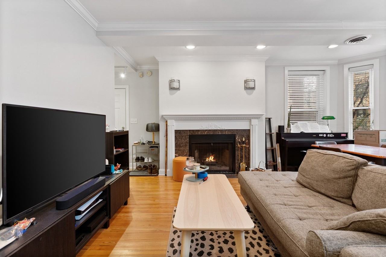 945 W Gordon Ter #1E - Photo 6 of 15