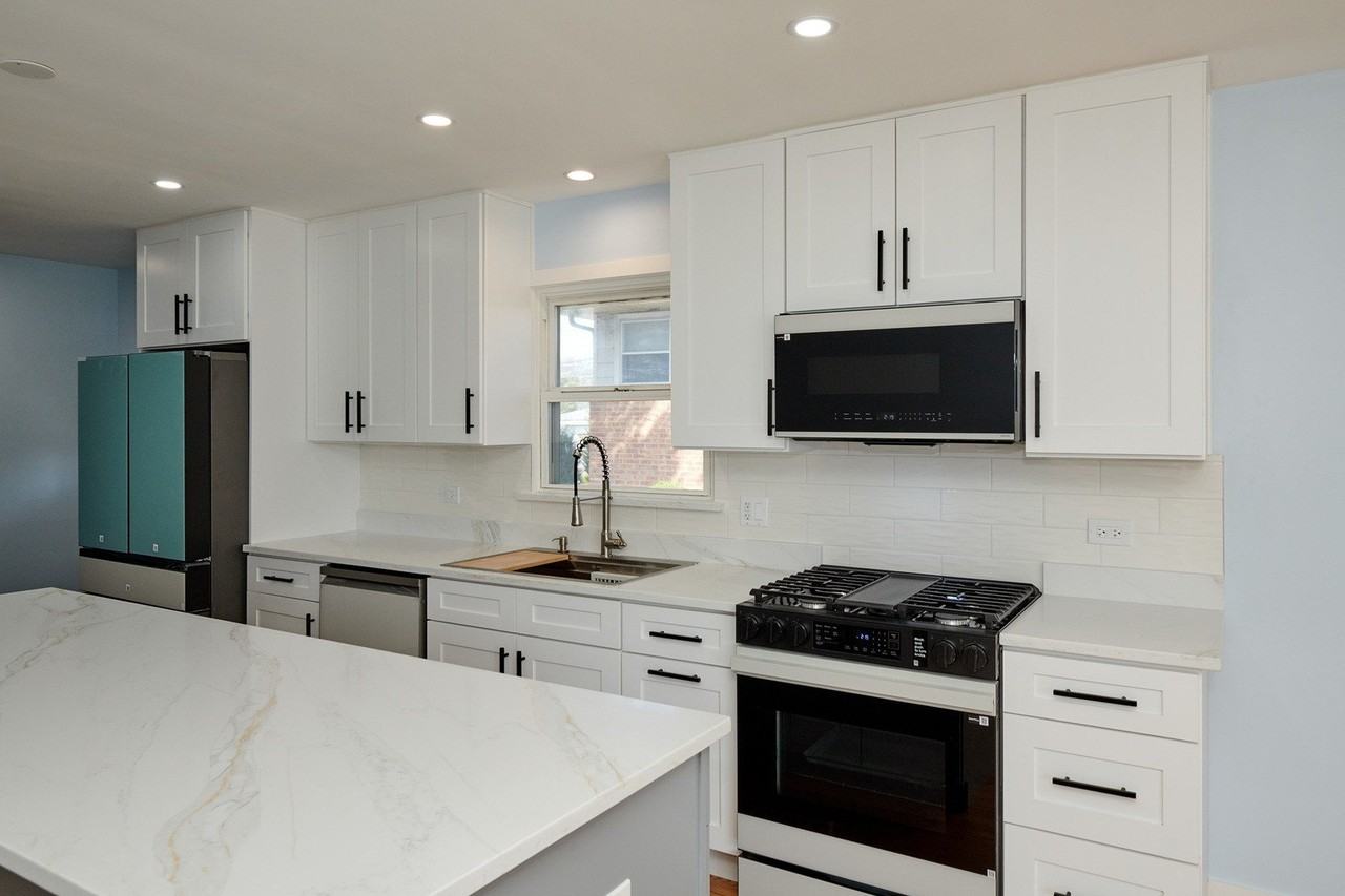 8544 W Roseview Dr - Photo 3 of 32