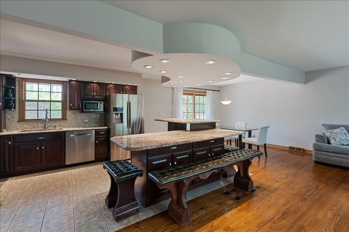 33 Half Day Rd - Photo 3 of 38