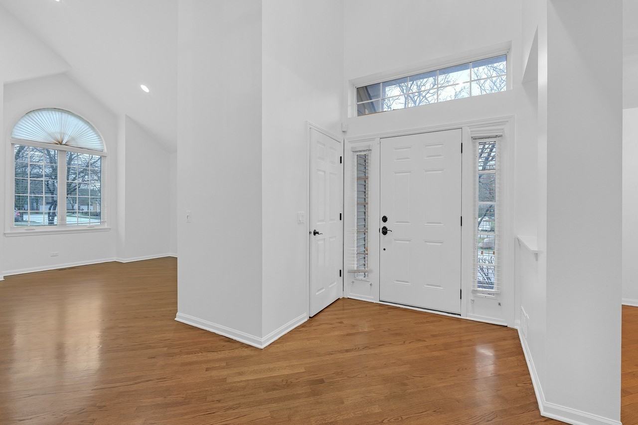 141 Manchester Ct - Photo 4 of 43