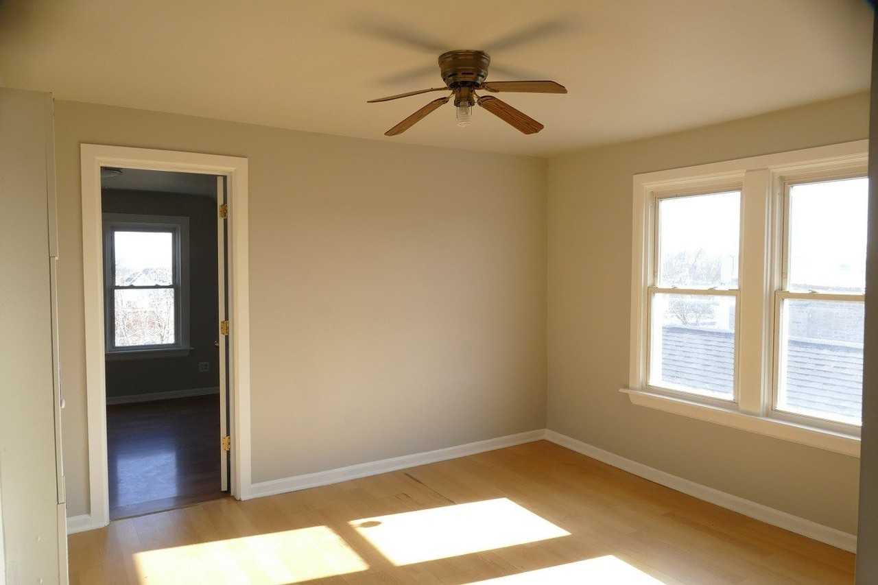 2820 N Sacramento Ave #3 - Photo 2 of 11