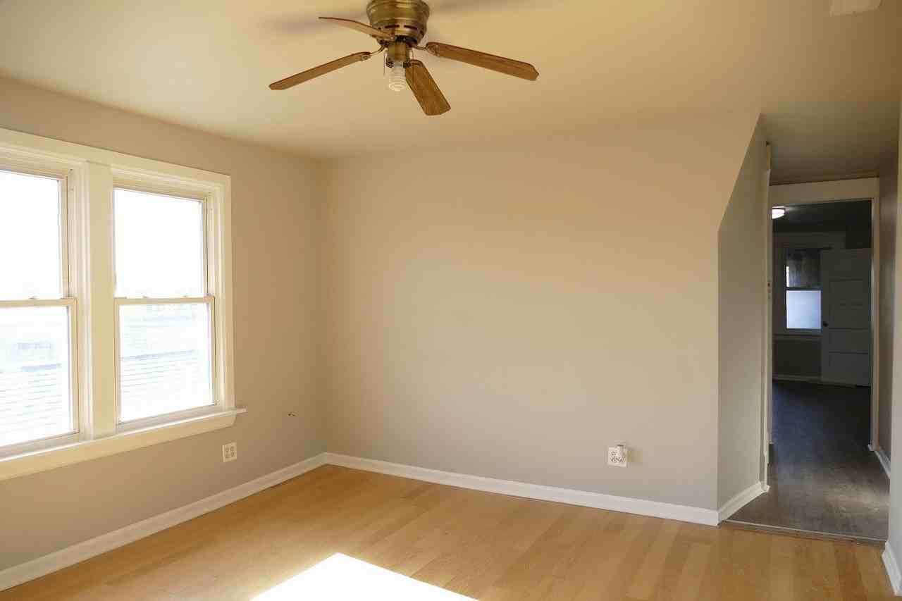 2820 N Sacramento Ave #3 - Photo 3 of 11