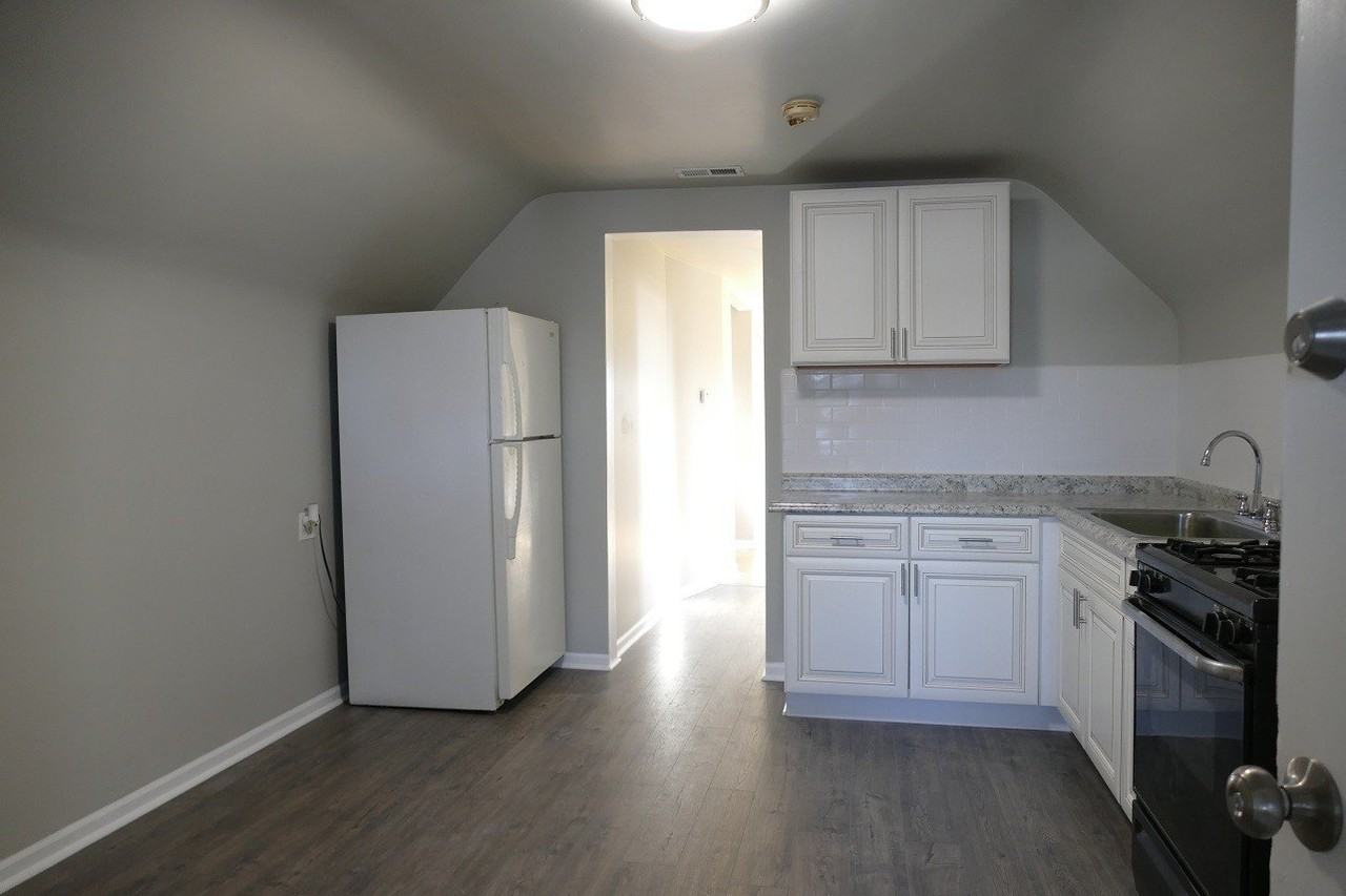 2820 N Sacramento Ave #3 - Photo 5 of 11