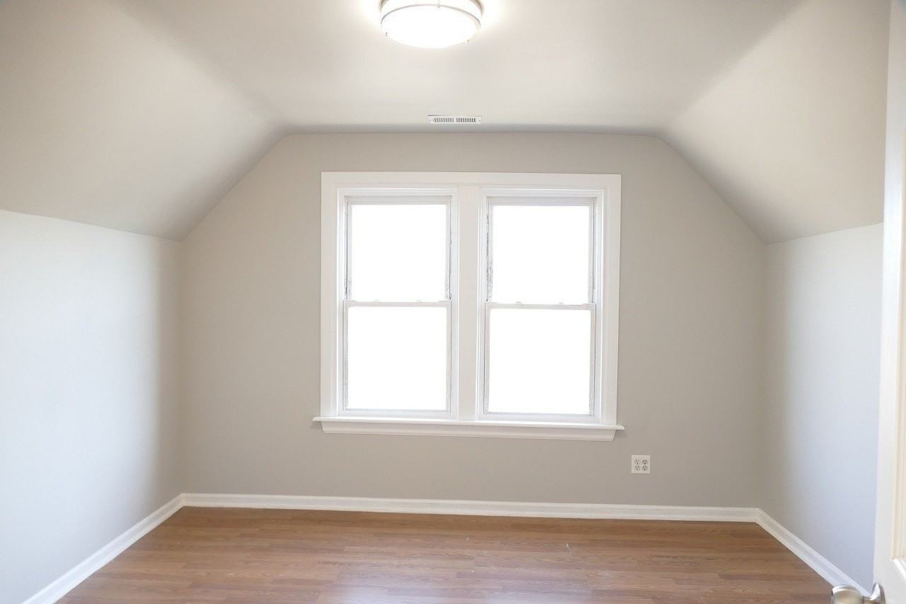 2820 N Sacramento Ave #3 - Photo 6 of 11