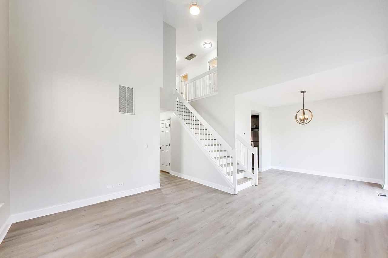 2219 Rossiter Pkwy - Photo 2 of 39