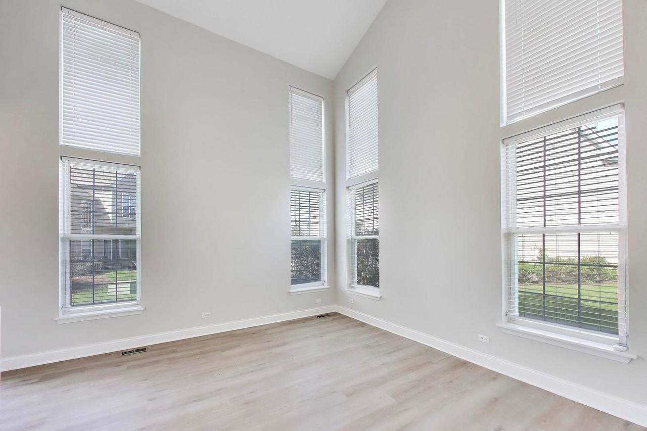 2219 Rossiter Pkwy - Photo 4 of 39