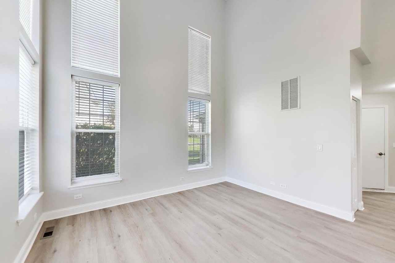 2219 Rossiter Pkwy - Photo 5 of 39