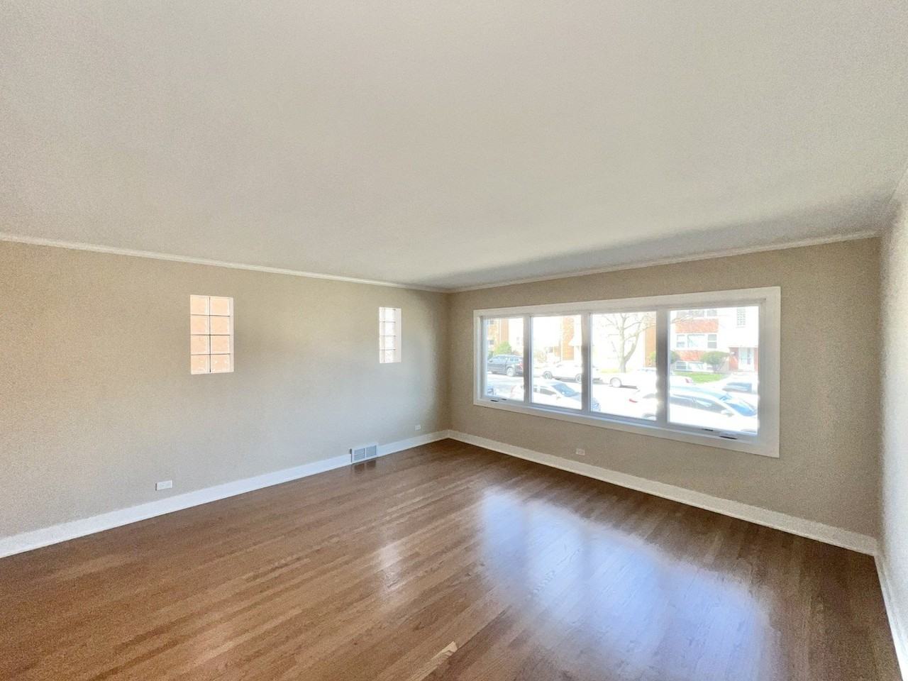 5547 N Central Ave #1 - Photo 3 of 22