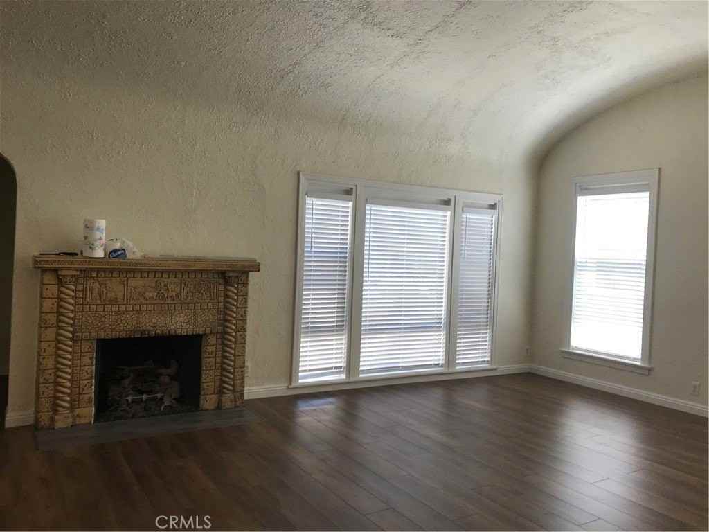 110 E Newby Ave - Photo 2 of 10