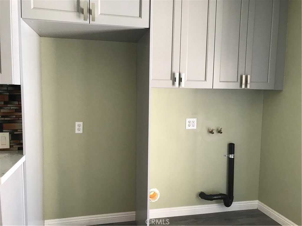 110 E Newby Ave - Photo 5 of 10