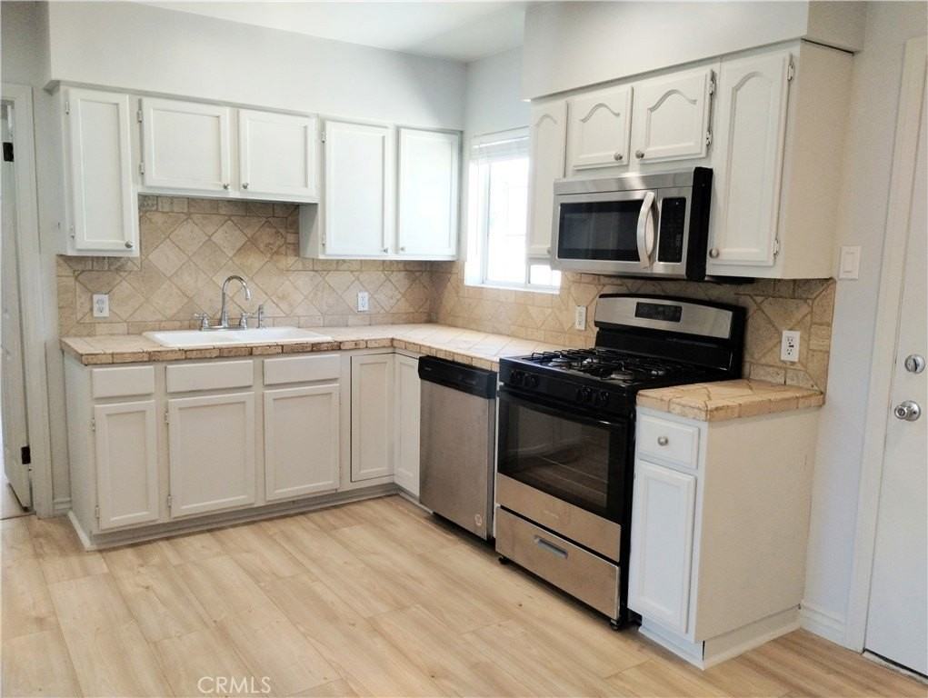 2045 Baylor St - Photo 5 of 27