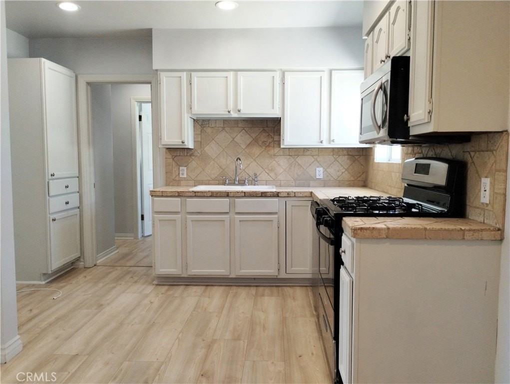 2045 Baylor St - Photo 6 of 27