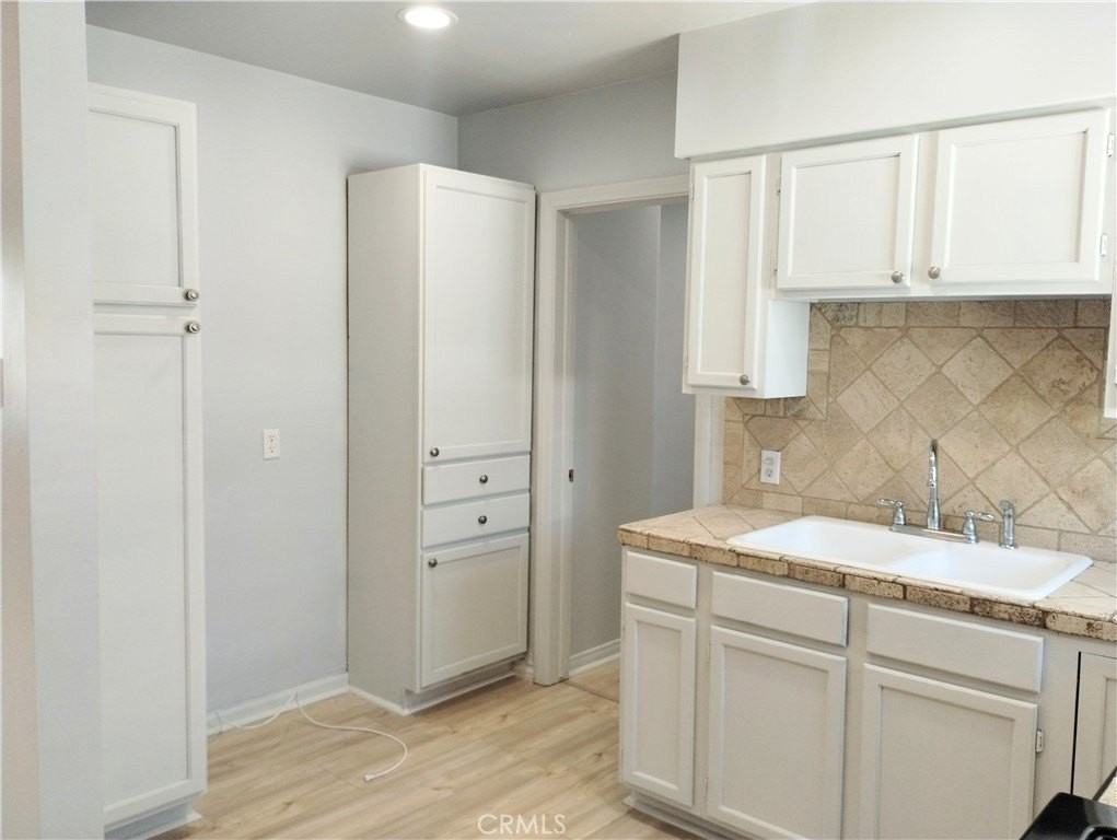 2045 Baylor St - Photo 7 of 27