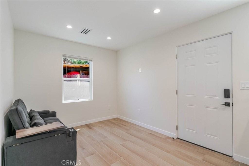 10711 Cantlay St - Photo 4 of 14